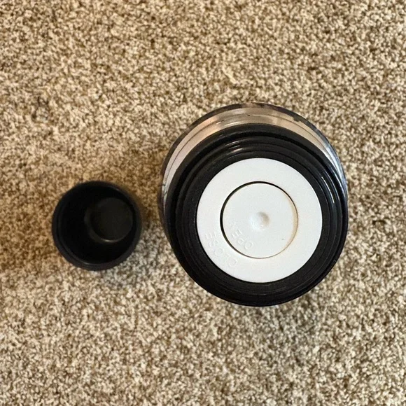 Camo Stainless Steel Thermos – 25oz! - Picture 4 of 6